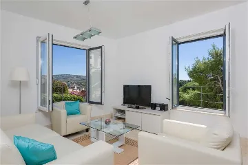 Air-Conditioned 2-Bedroom Apartment in Milna