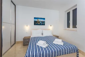 Air-Conditioned 2-Bedroom Apartment in Milna