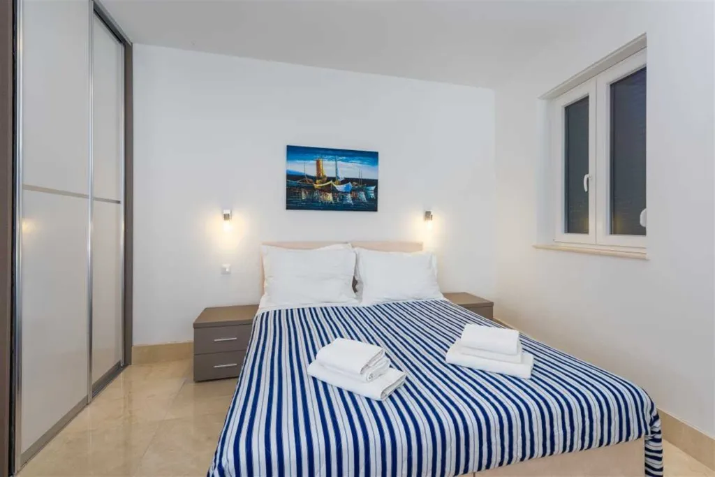 Air-Conditioned 2-Bedroom Apartment in Milna