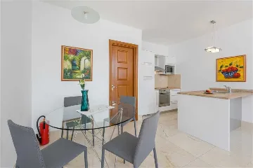 Air-Conditioned 2-Bedroom Apartment in Milna