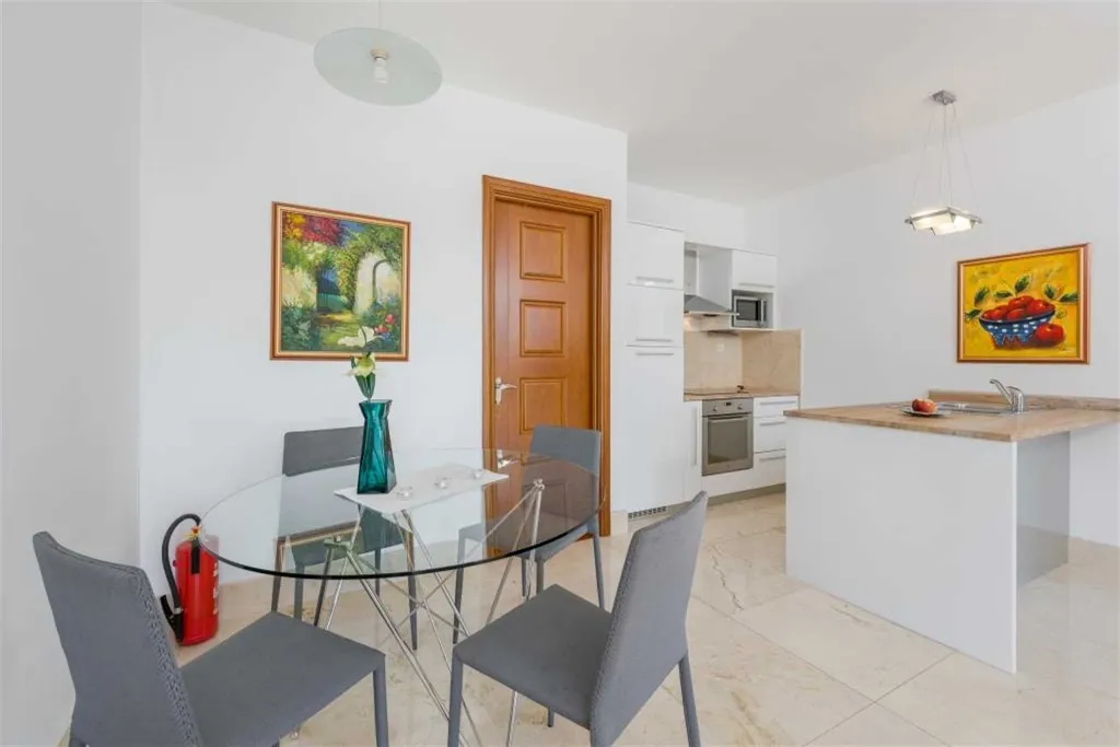 Air-Conditioned 2-Bedroom Apartment in Milna