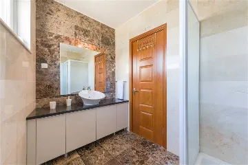 Air-Conditioned 2-Bedroom Apartment in Milna