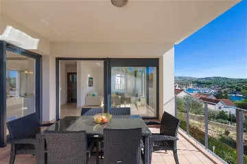 Air-Conditioned 2-Bedroom Apartment in Milna