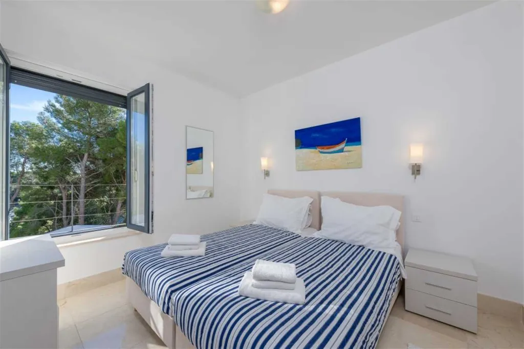 Milna 3-Bedroom Apartment with Roof Terrace