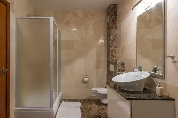 Milna 3-Bedroom Apartment with Roof Terrace