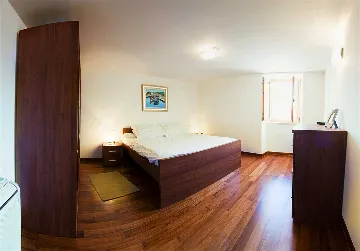 Split 2-Bedroom Apartment for up to 6 Guests