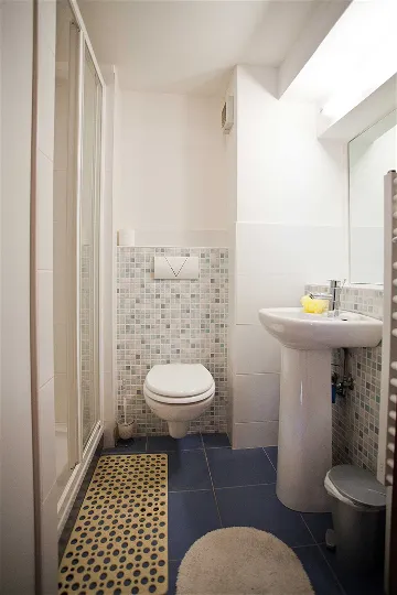 Split 2-Bedroom Apartment for up to 6 Guests