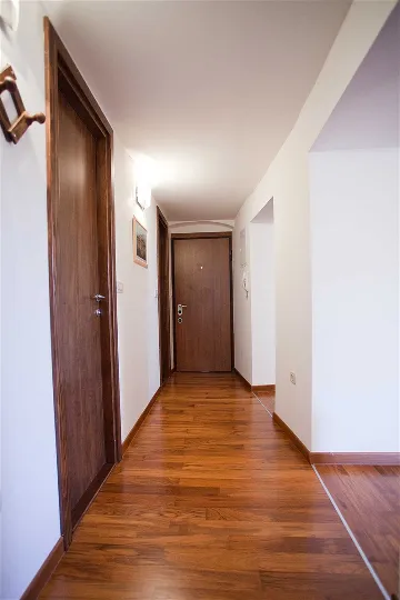 Split 2-Bedroom Apartment for up to 6 Guests