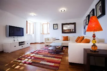 Split 2-Bedroom Apartment for up to 6 Guests
