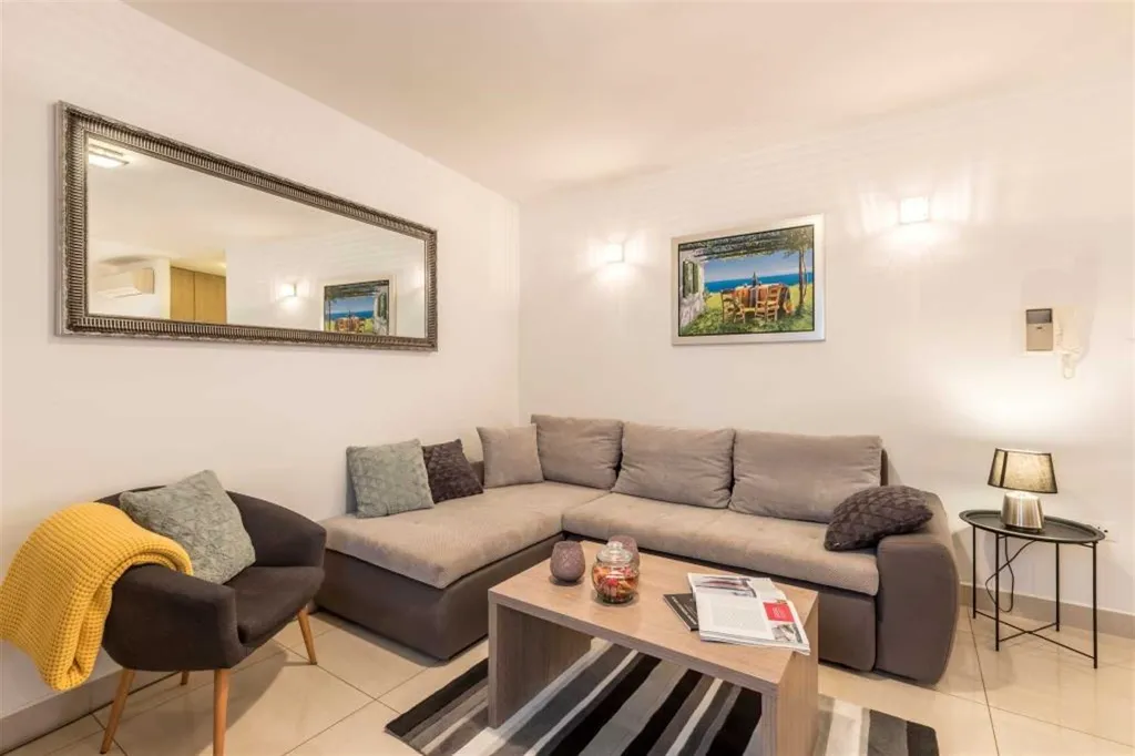 2-Bedroom Apartment in Split with Shared Terrace