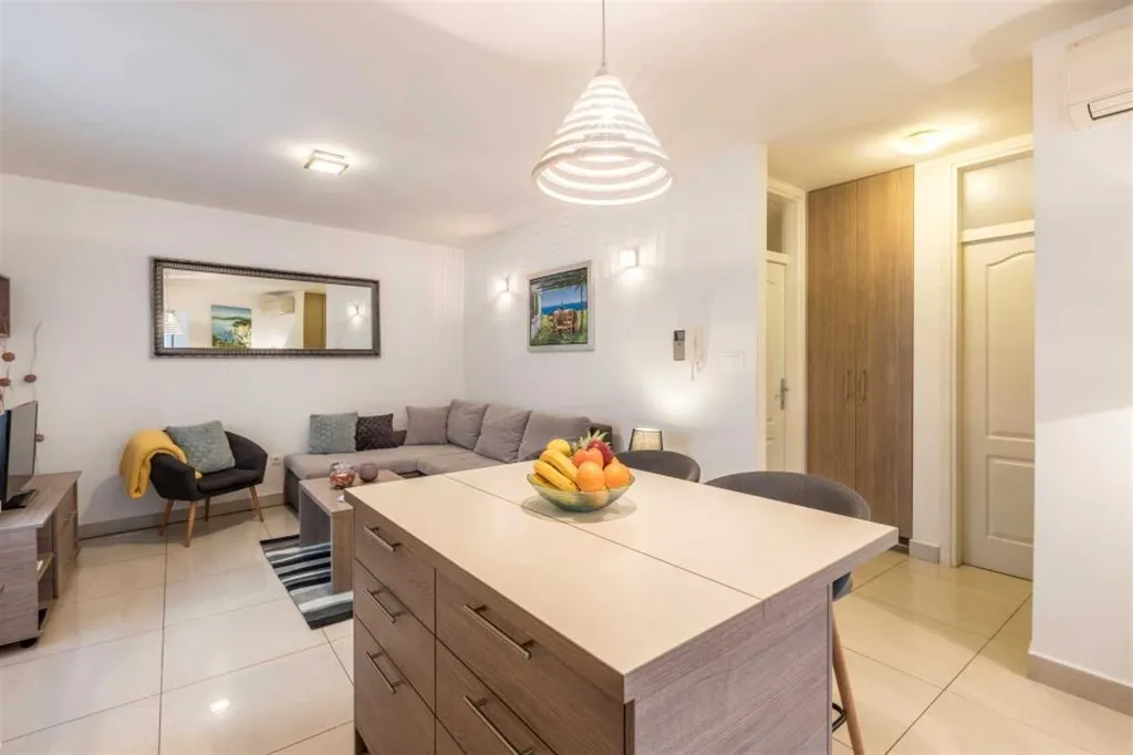 2-Bedroom Apartment in Split with Shared Terrace