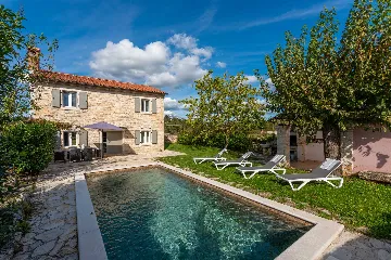 2-Bedroom Villa with Pool in Kanfanar (Sleeps 4)