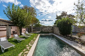 2-Bedroom Villa with Pool in Kanfanar (Sleeps 4)