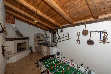 2-Bedroom Villa with Pool in Kanfanar (Sleeps 4)