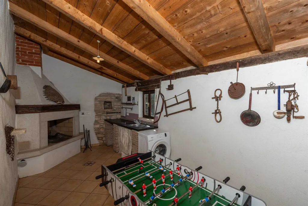 2-Bedroom Villa with Pool in Kanfanar (Sleeps 4)