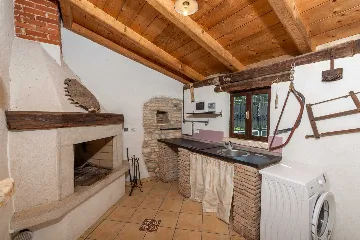 2-Bedroom Villa with Pool in Kanfanar (Sleeps 4)