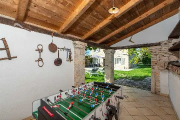 2-Bedroom Villa with Pool in Kanfanar (Sleeps 4)