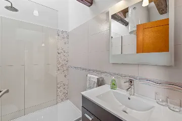 2-Bedroom Villa with Pool in Kanfanar (Sleeps 4)