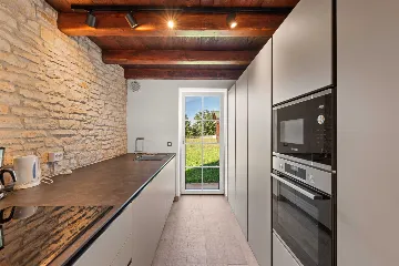 2-Bedroom Villa with Pool in Kanfanar (Sleeps 4)