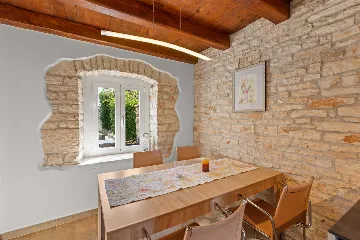 2-Bedroom Villa with Pool in Kanfanar (Sleeps 4)