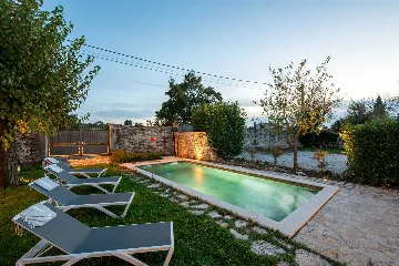 2-Bedroom Villa with Pool in Kanfanar (Sleeps 4)