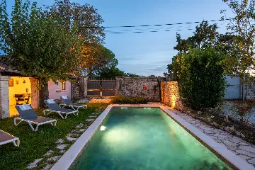 2-Bedroom Villa with Pool in Kanfanar (Sleeps 4)