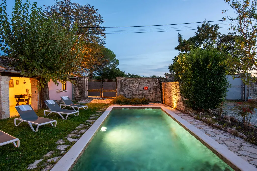 2-Bedroom Villa with Pool in Kanfanar (Sleeps 4)