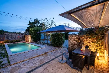 2-Bedroom Villa with Pool in Kanfanar (Sleeps 4)