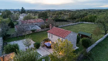 2-Bedroom Villa with Pool in Kanfanar (Sleeps 4)