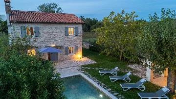 2-Bedroom Villa with Pool in Kanfanar (Sleeps 4)