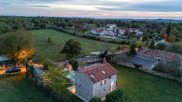 2-Bedroom Villa with Pool in Kanfanar (Sleeps 4)