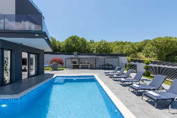 3-Bedroom Villa with Pool in Kanfanar