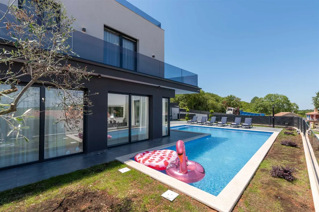 3-Bedroom Villa with Pool in Kanfanar