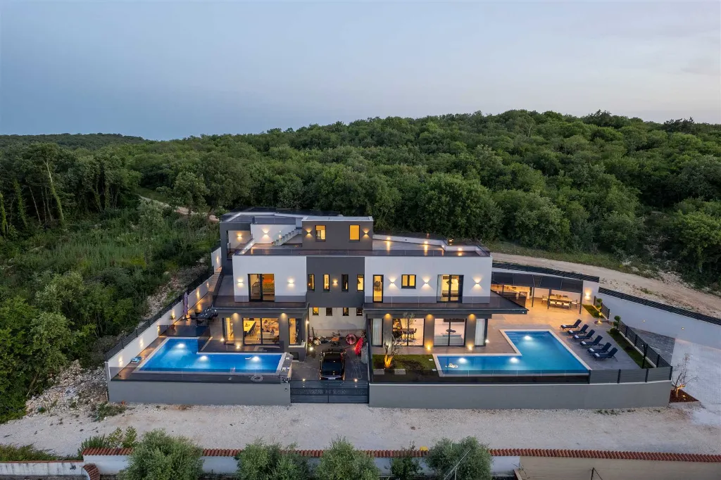 3-Bedroom Villa with Pool in Kanfanar