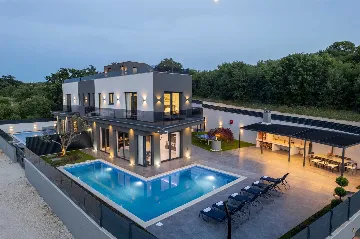 3-Bedroom Villa with Pool in Kanfanar