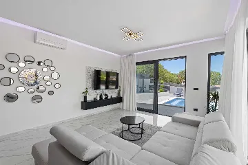 3-Bedroom Villa with Pool in Kanfanar