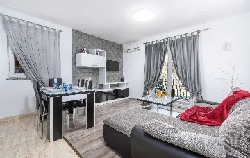 Villa in Rovinjsko Selo for 12 Guests