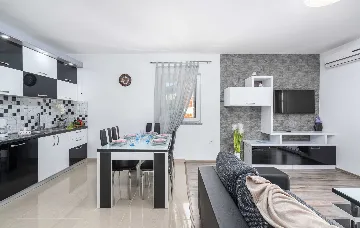 Villa in Rovinjsko Selo for 12 Guests