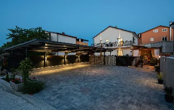 Villa in Rovinjsko Selo for 12 Guests