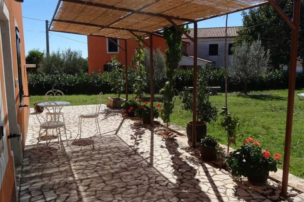Holiday House in Rakalj for Up to 6 Guests
