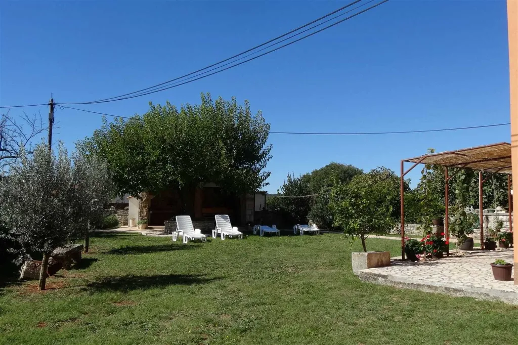 Holiday House in Rakalj for Up to 6 Guests