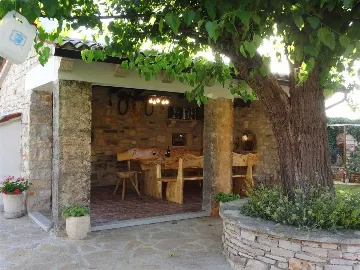 Holiday House in Rakalj for Up to 6 Guests