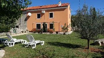 Holiday House in Rakalj for Up to 6 Guests