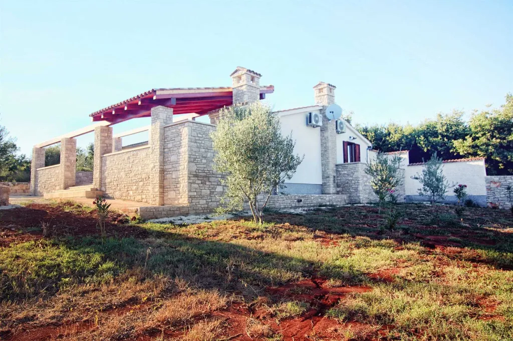 3-Bedroom Holiday House in Peruski, Croatia