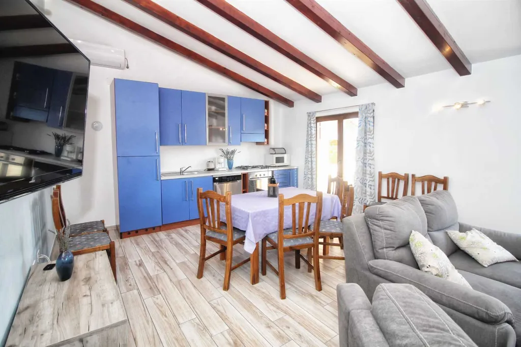 3-Bedroom Holiday House in Peruski, Croatia