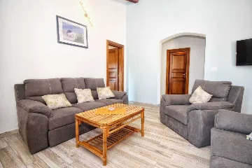 3-Bedroom Holiday House in Peruski, Croatia