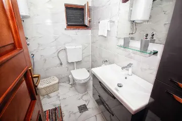 3-Bedroom Holiday House in Peruski, Croatia