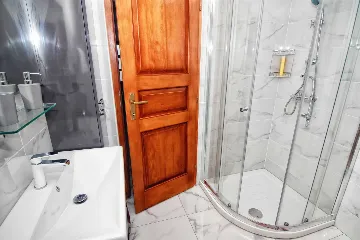 3-Bedroom Holiday House in Peruski, Croatia