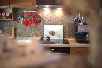 Villa for 8 Guests in Mravince with Pool & Hot Tub