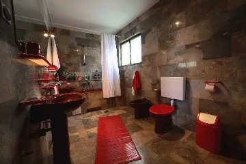 Villa for 8 Guests in Mravince with Pool & Hot Tub